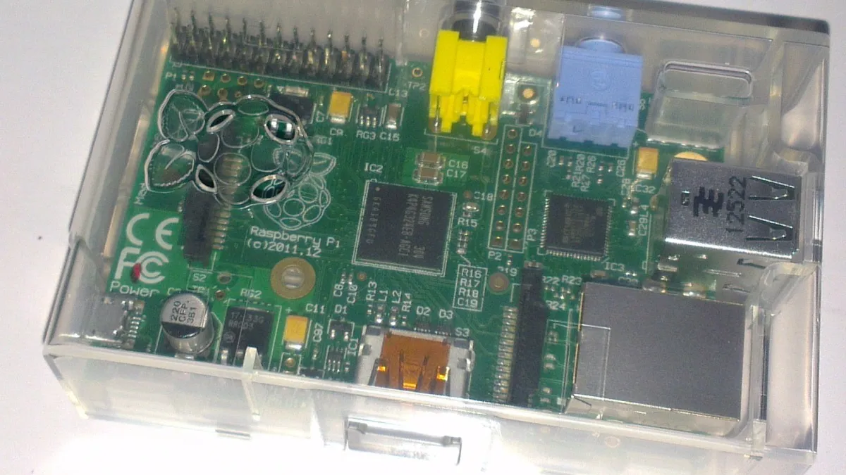 Raspberry Pi Media Center with Raspbmc (xbmc)